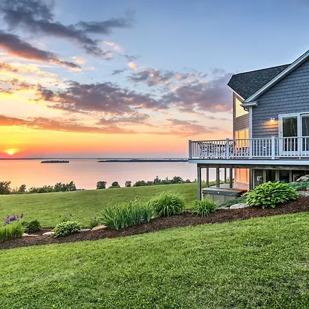Lake View Champlain Home With Hot Tub And Sauna!